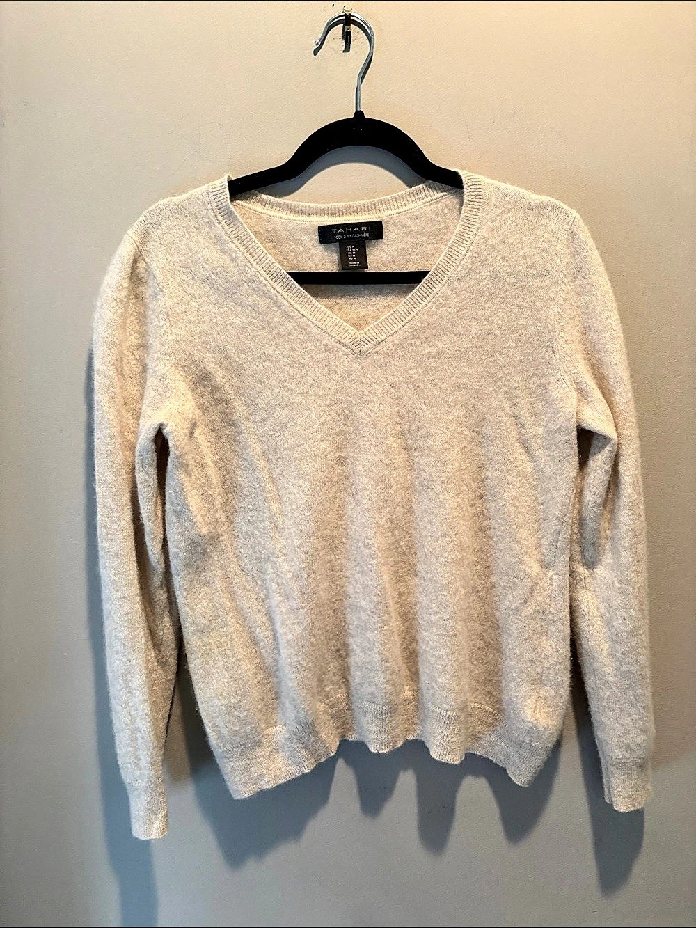 Tahari Cashmere V-Neck Sweater in Cream Size Medium